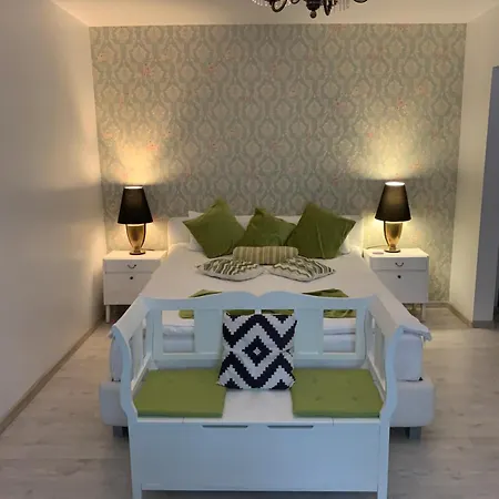 Cozy In A Quiet Area Apartment *