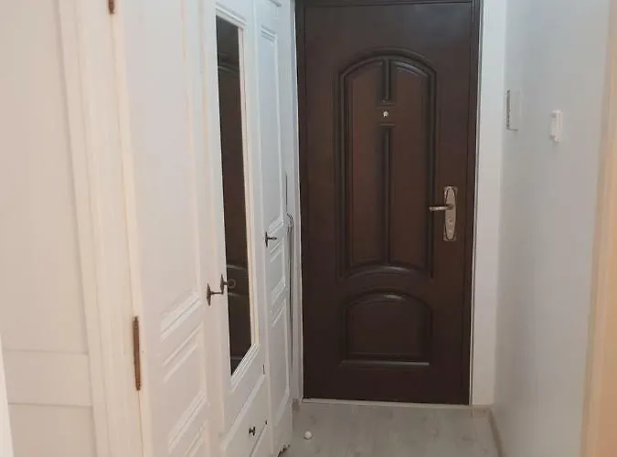 Cozy In A Quiet Area Апартаменты Крайова